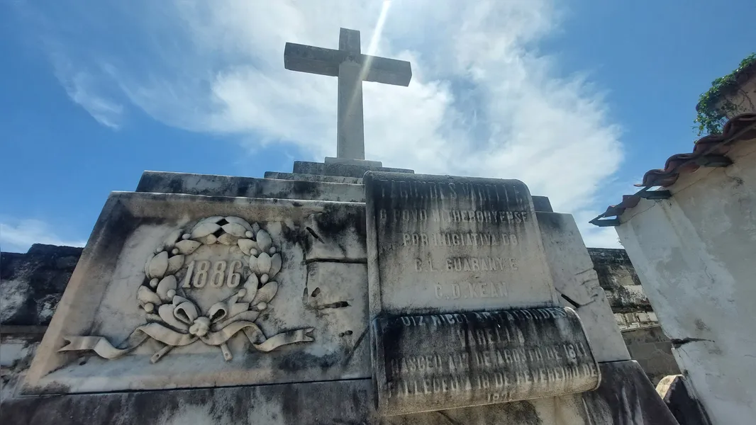 Necroturismo: Niterói guarda histórias de personalidades importantes