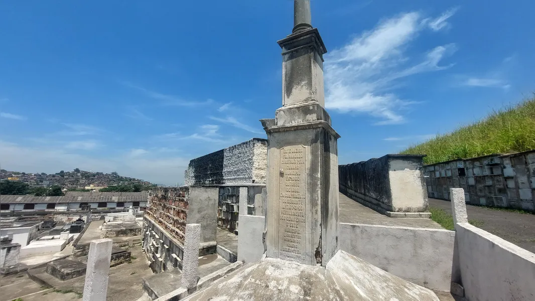 Necroturismo: Niterói guarda histórias de personalidades importantes