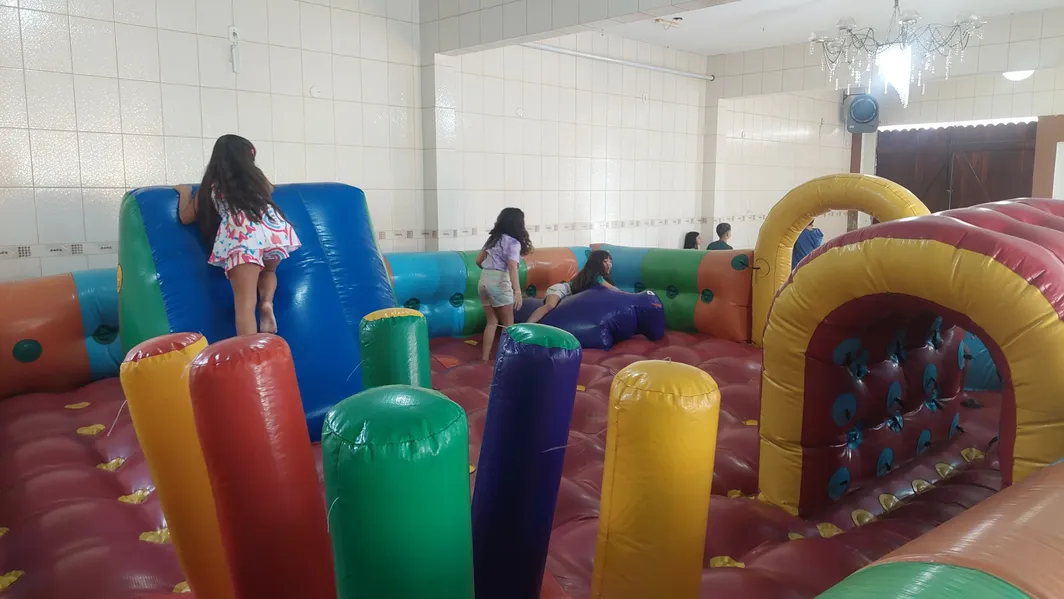 Semana das crianças nas escolas tem 'cabelo maluco' e outras trends