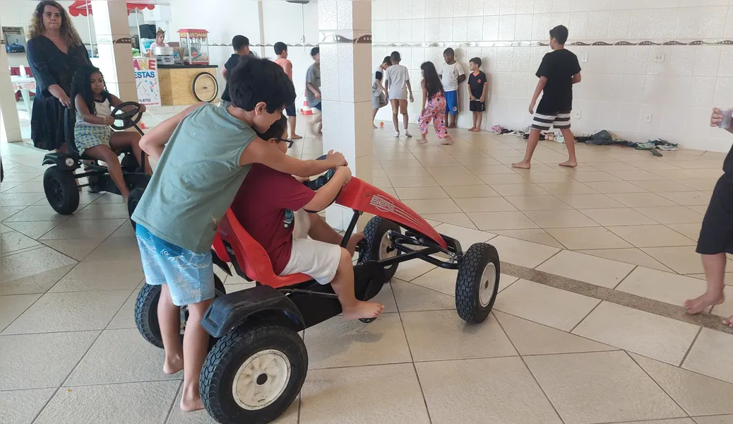 Semana das crianças nas escolas tem 'cabelo maluco' e outras trends