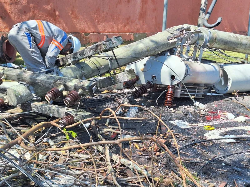 Tragédia em Niterói: Familiares testemunharam a morte de jovem em acidente com queda de poste