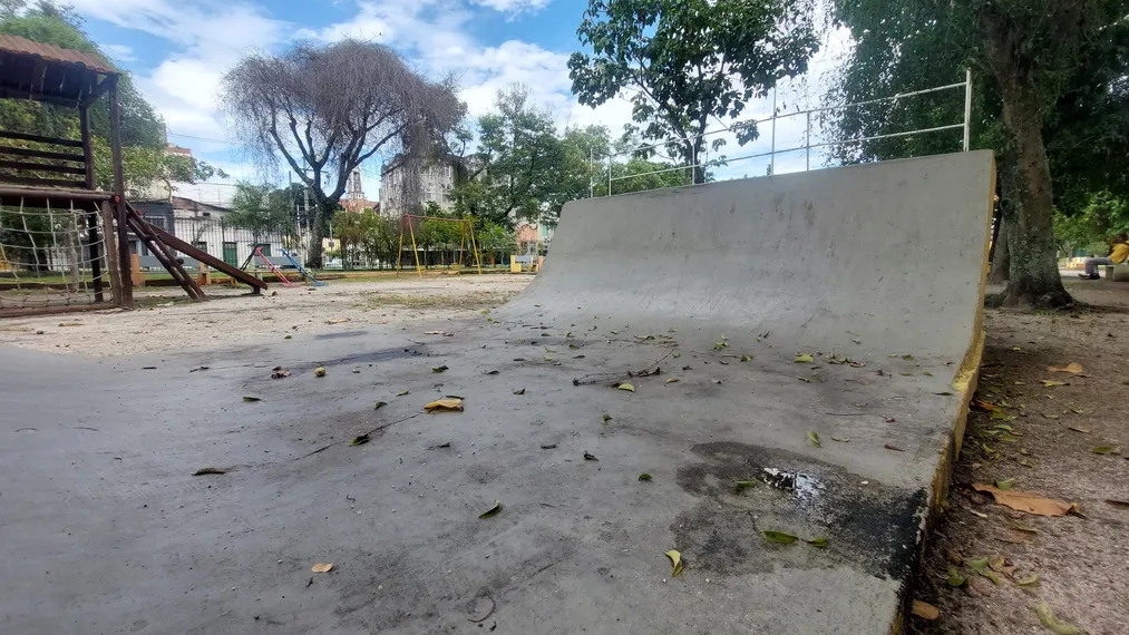 Abandono da Praça do Barreto, em Niterói, causa receio e insatisfação aos moradores