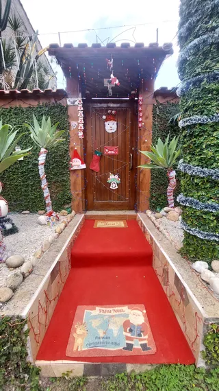 Está chegando o Natal: Decoração temática de casa no Alcântara surpreende e se consagra atração turística do bairro