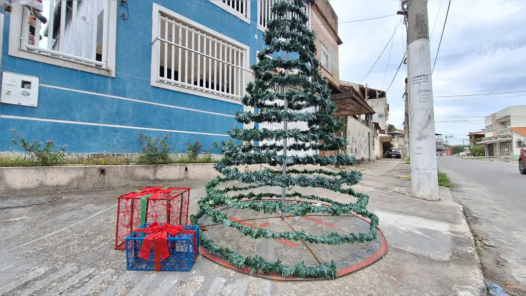 A tradição continua! Casa com decoração natalina segue encantando moradores do Boa Vista, em São Gonçalo; Vídeo