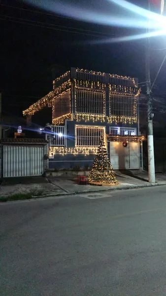 A tradição continua! Casa com decoração natalina segue encantando moradores do Boa Vista, em São Gonçalo; Vídeo