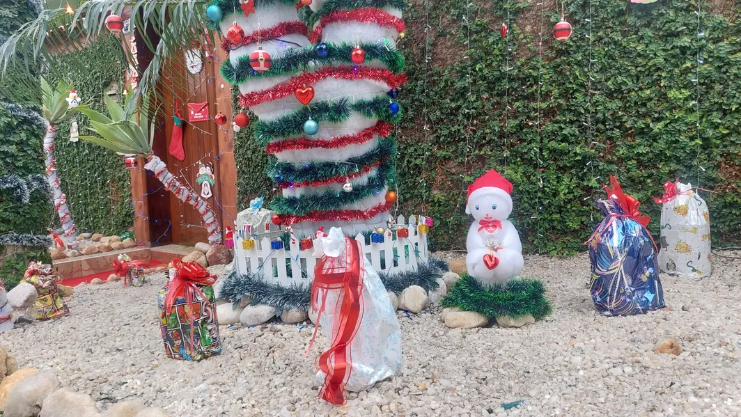 Está chegando o Natal: Decoração temática de casa no Alcântara surpreende e se consagra atração turística do bairro