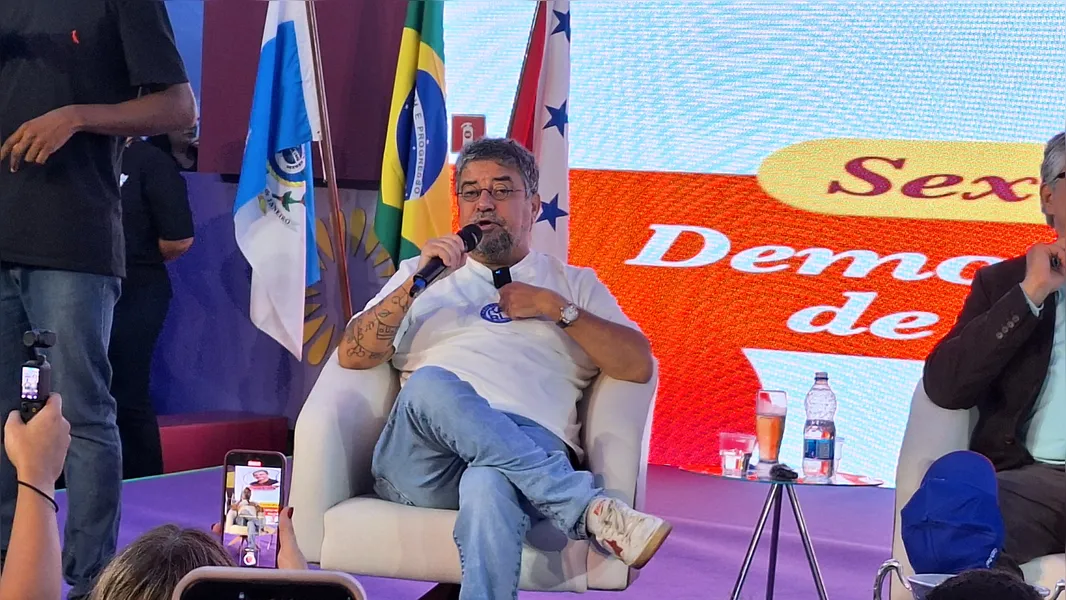 Flim: Ministro de Relações Institucionais visita evento em Maricá