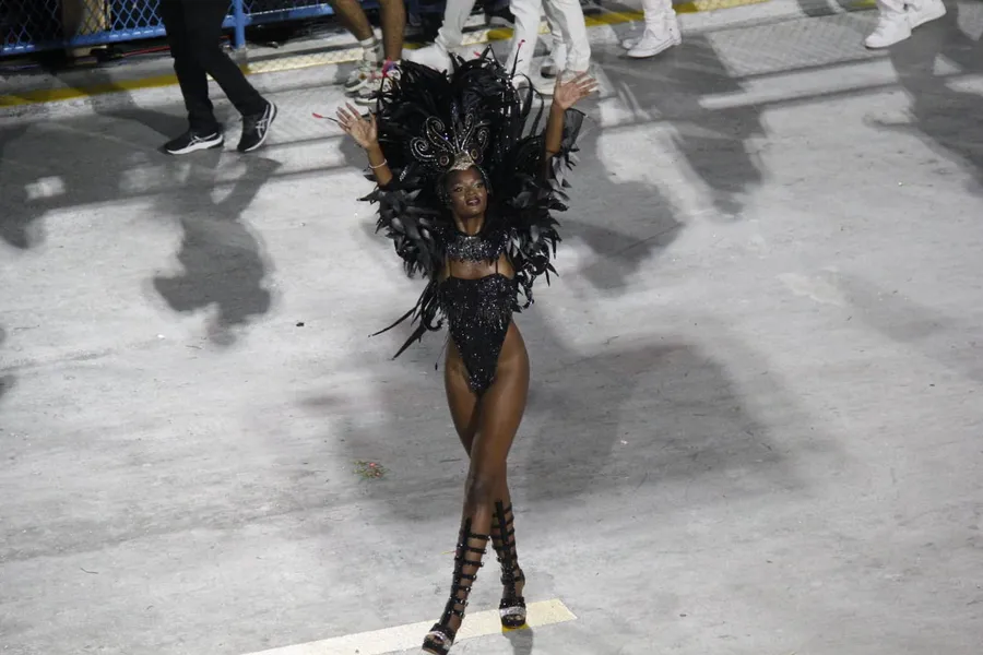 Fotos - Veja o desfile da Unidos do Viradouro