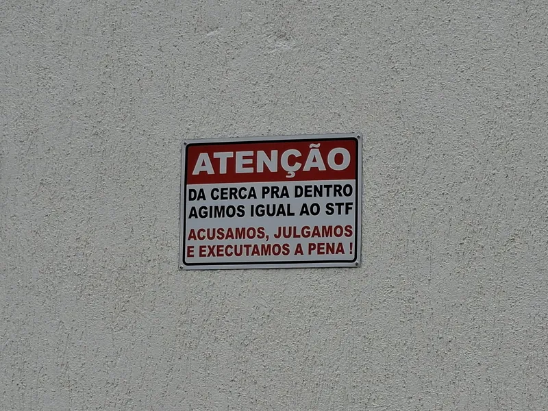 Líder de esquema de anabolizantes ilegais é preso em casa com placas ameaçadoras em SG