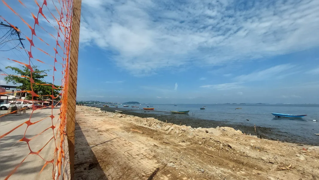 Obra de revitalização na orla da Praia das Pedrinhas segue a todo vapor em São Gonçalo