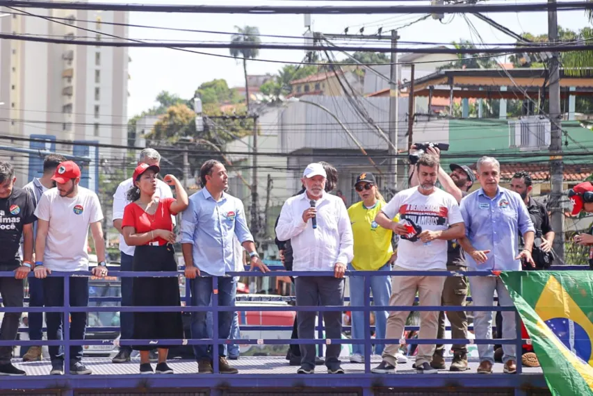 Lula visita São Gonçalo e reúne multidão no Zé Garoto