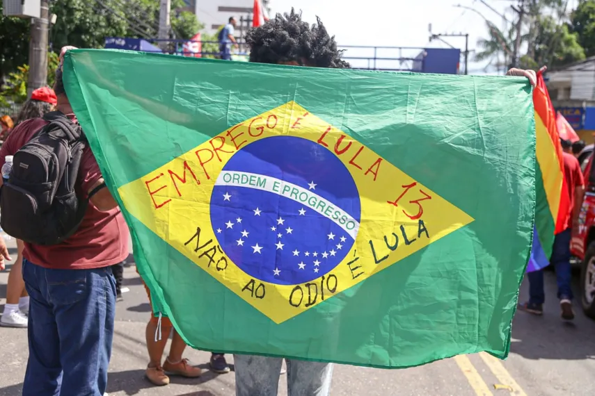 Lula visita São Gonçalo e reúne multidão no Zé Garoto