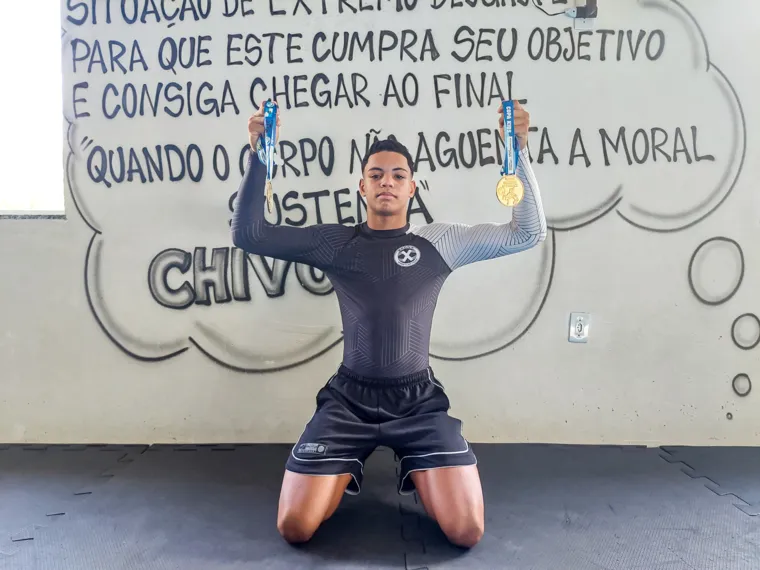 Atletas do Rio do Ouro se preparam para enfrentar torneio de wrestling na Paraíba