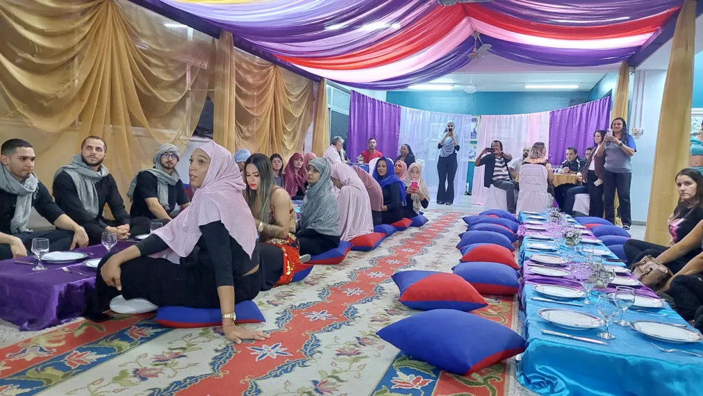 Estudantes de nutrição trazem Arábia para SG em evento da Universo