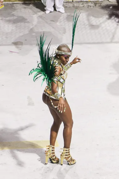 Mangueira faz de seu Carnaval um festejo da ancestralidade africana