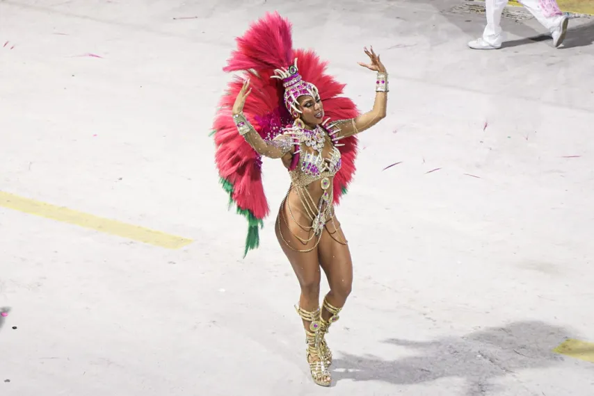 Mangueira faz de seu Carnaval um festejo da ancestralidade africana