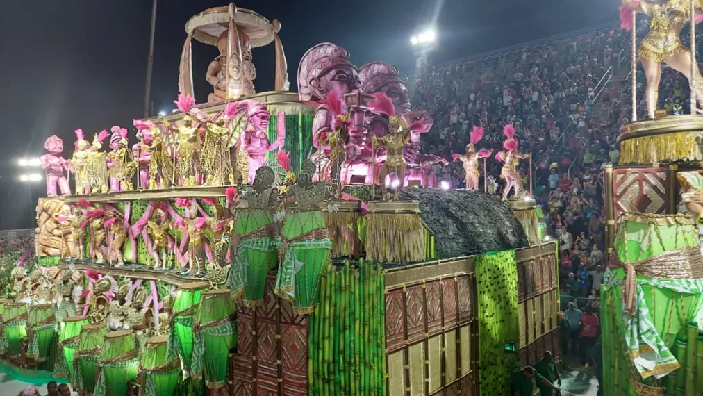 Mangueira faz de seu Carnaval um festejo da ancestralidade africana