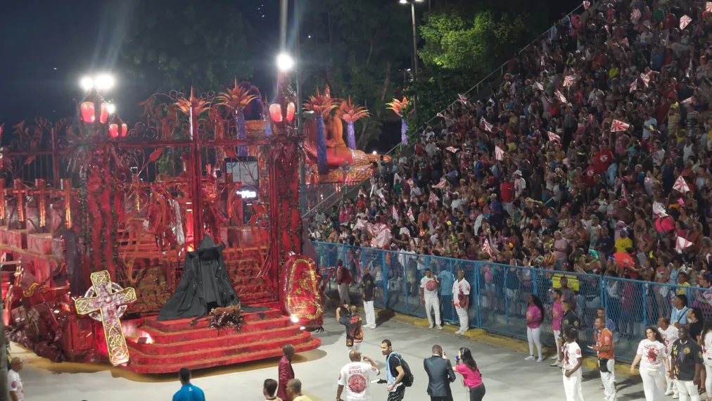 Salgueiro sonha com Paraíso, mas dificuldades no desfile infernizam escola