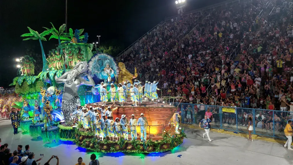 Tijuca banha Sapucaí com as águas da Baía de Todos os Santos