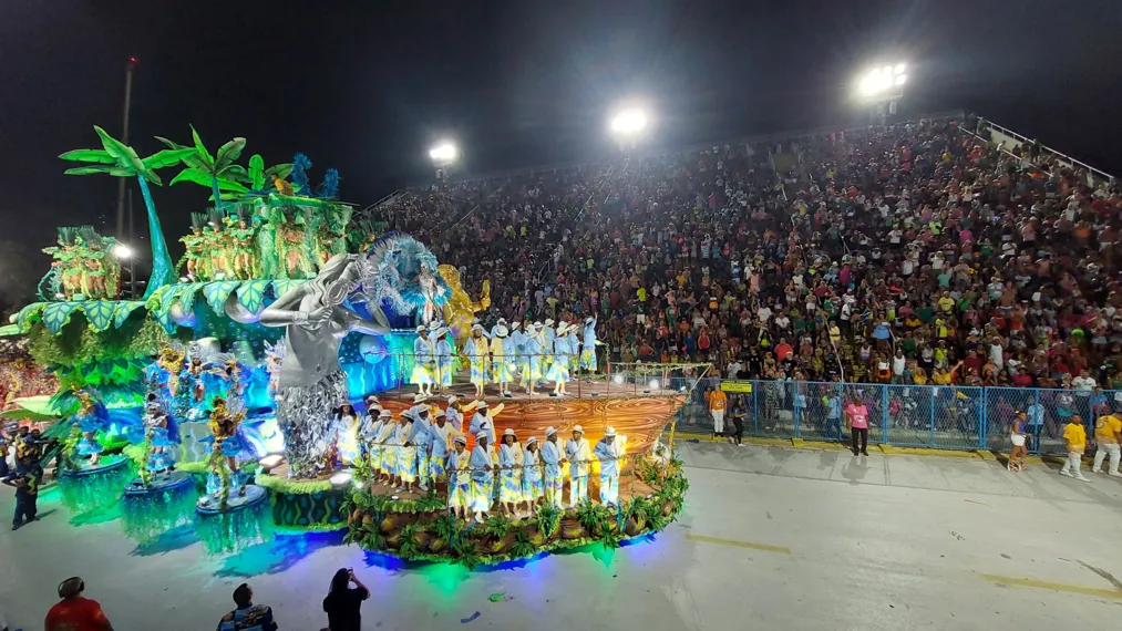 Tijuca banha Sapucaí com as águas da Baía de Todos os Santos