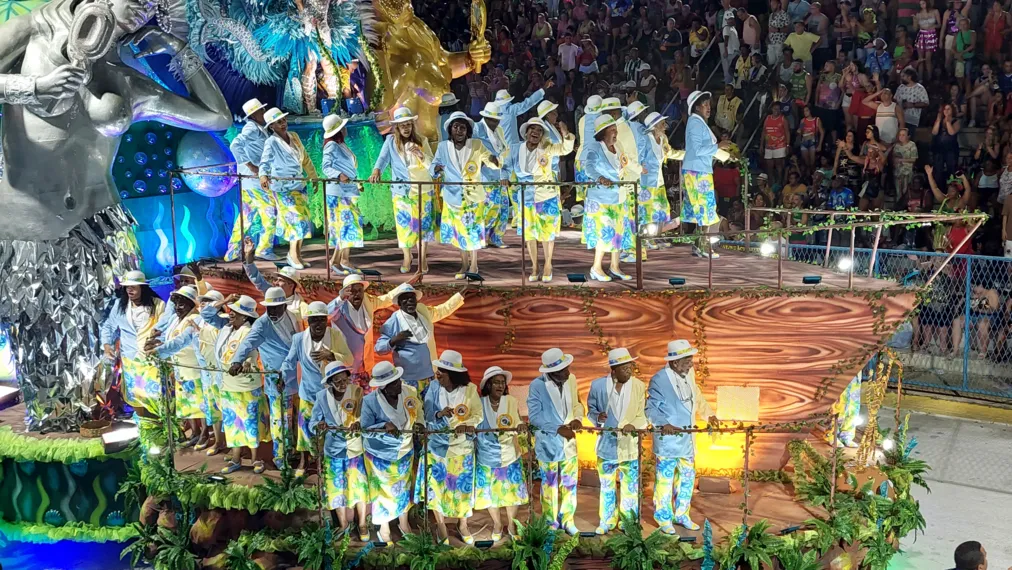 Tijuca banha Sapucaí com as águas da Baía de Todos os Santos