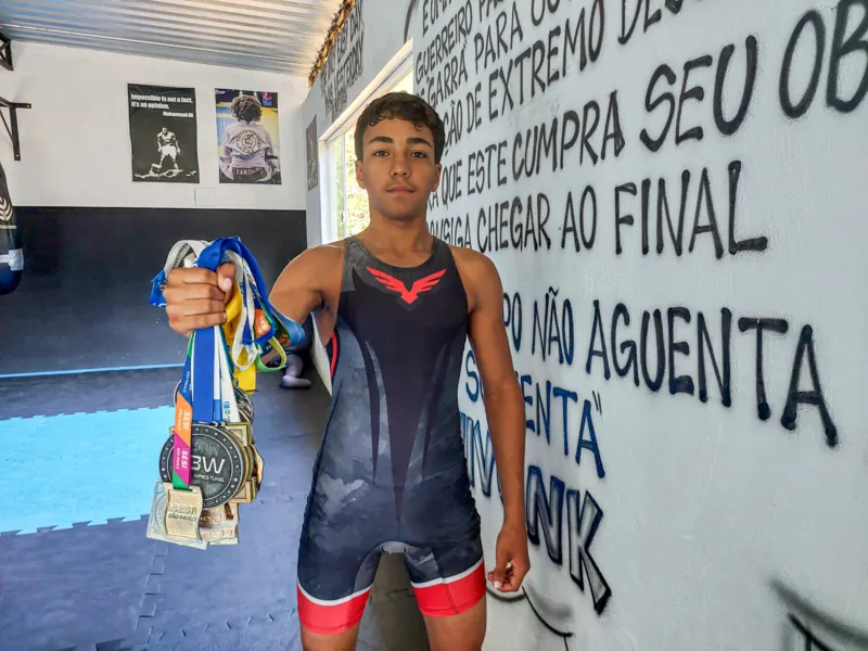 Atletas do Rio do Ouro se preparam para enfrentar torneio de wrestling na Paraíba