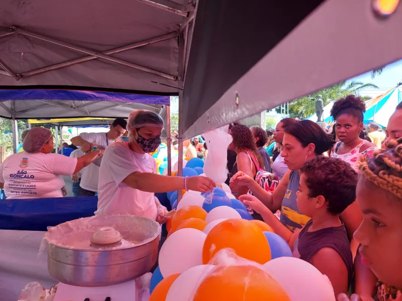 Criançada dribla sol e comparece em peso à ação de Dia das Crianças no Zé Garoto