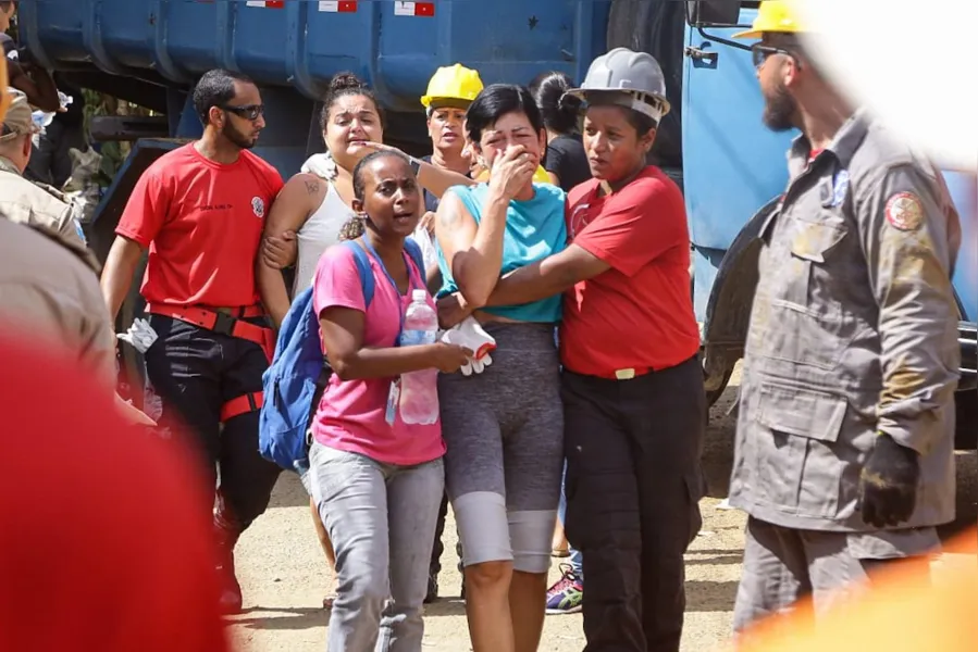 Bombeiros acham corpo de mulher nos escombros no Engenho Pequeno