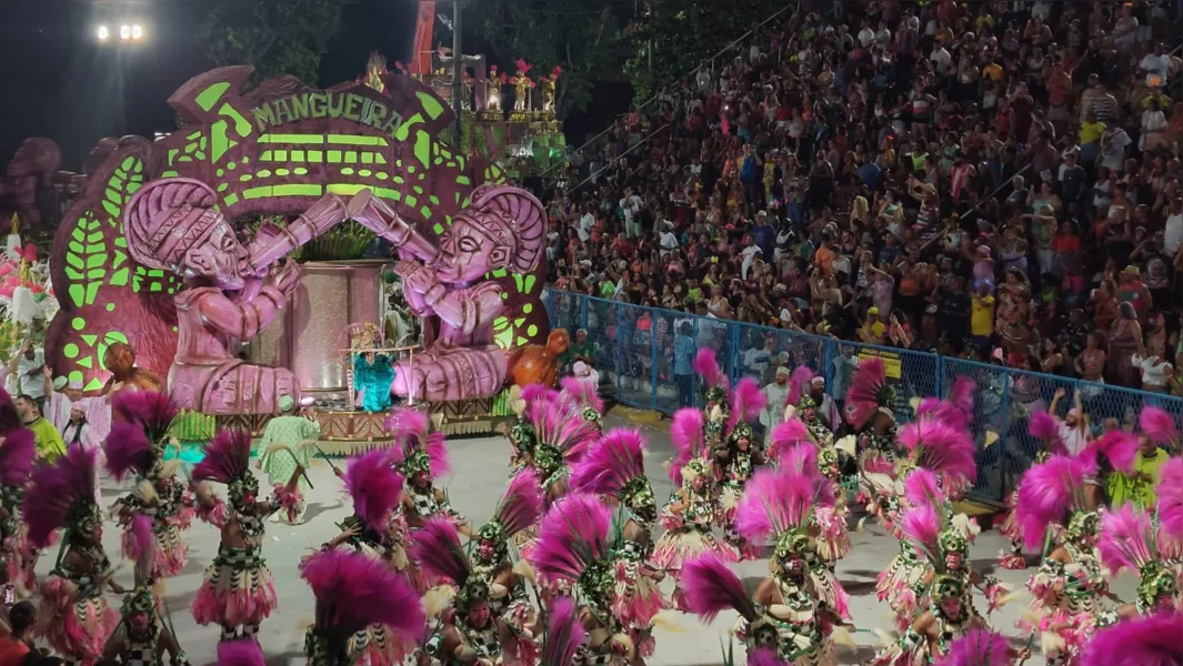 Mangueira faz de seu Carnaval um festejo da ancestralidade africana