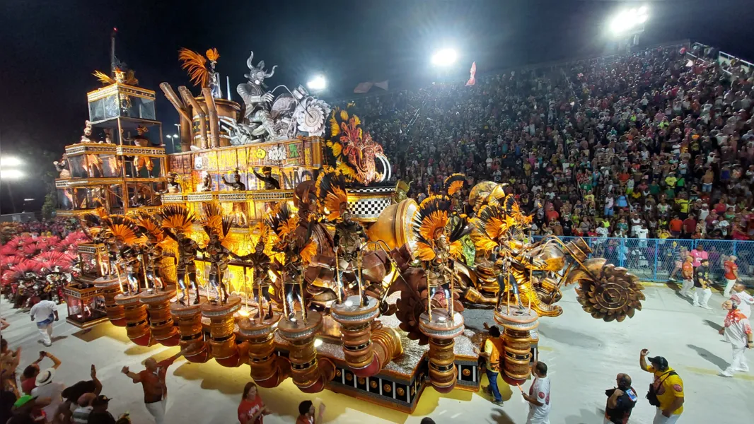 Salgueiro sonha com Paraíso, mas dificuldades no desfile infernizam escola