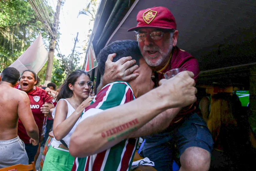 Torcida em Niterói vai à loucura com classificação do Fluminense