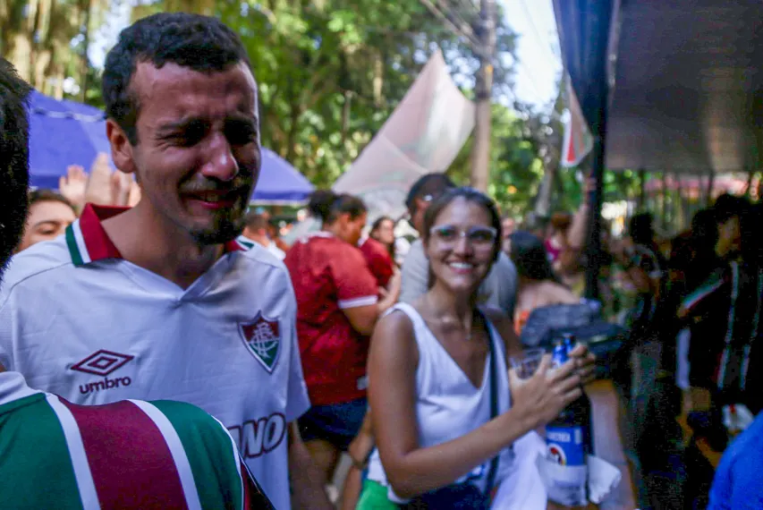 Torcida em Niterói vai à loucura com classificação do Fluminense