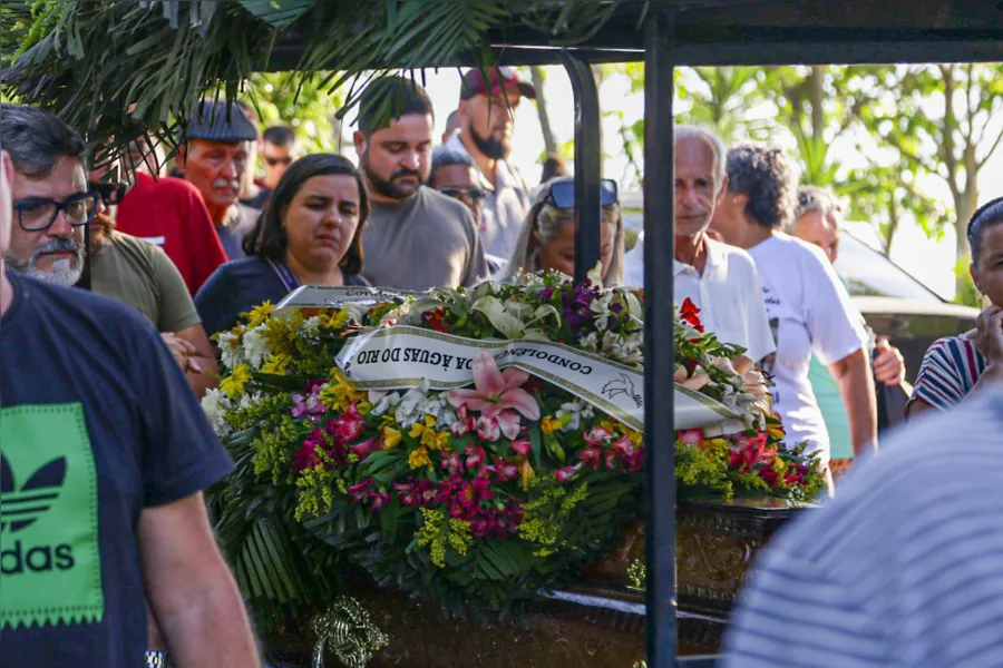 Corpo do vereador Cici Maldonado é sepultado em São Gonçalo