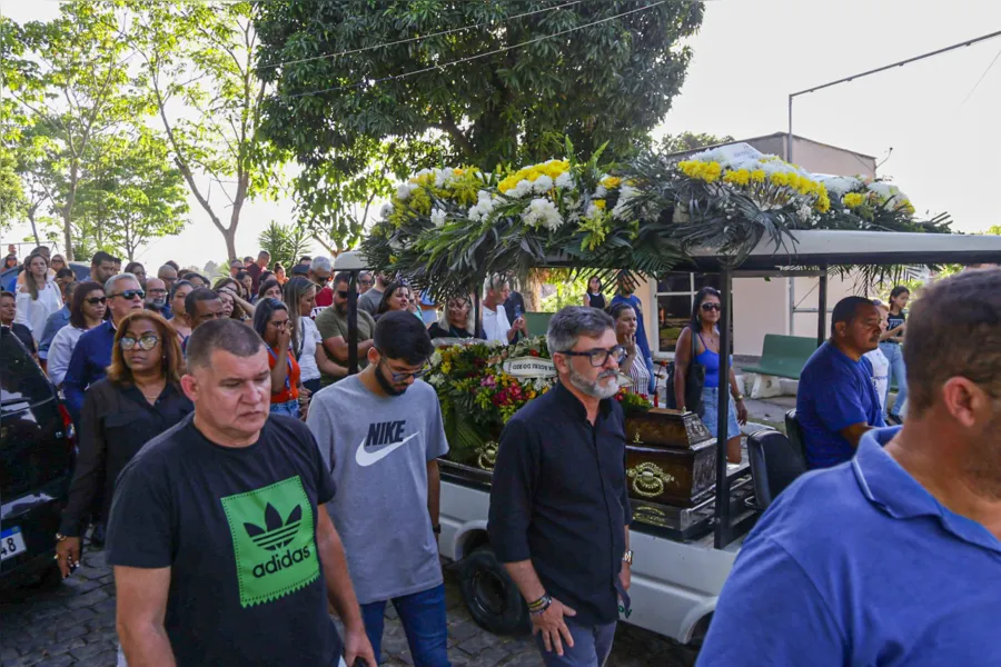 Corpo do vereador Cici Maldonado é sepultado em São Gonçalo