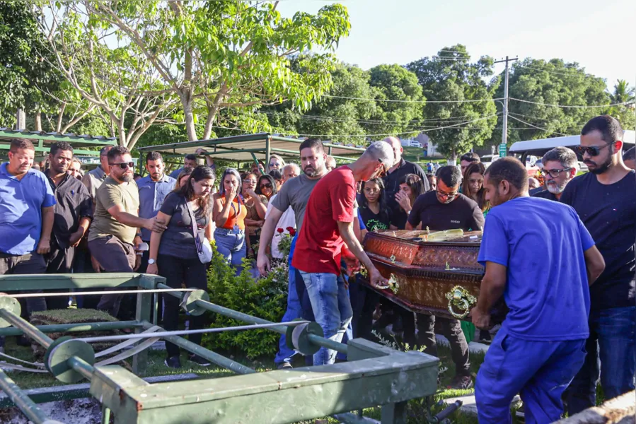 Corpo do vereador Cici Maldonado é sepultado em São Gonçalo