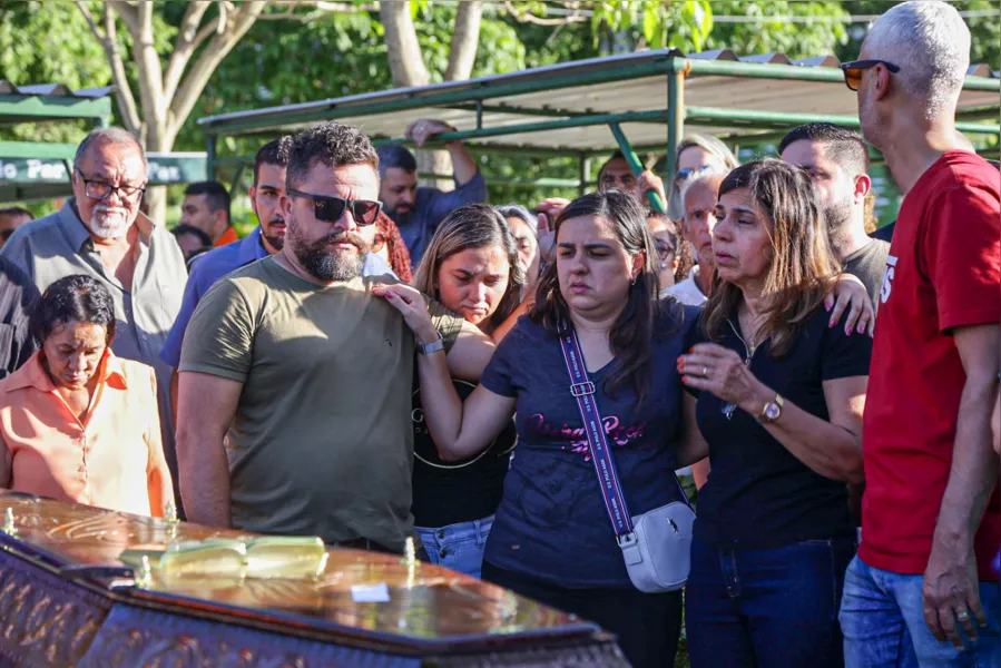 Corpo do vereador Cici Maldonado é sepultado em São Gonçalo