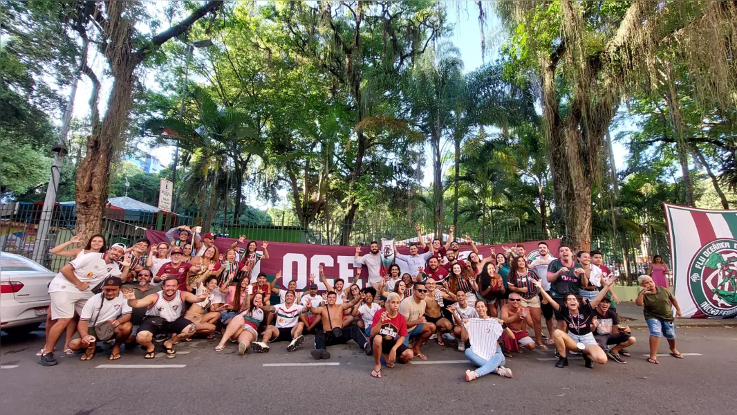 Torcida em Niterói vai à loucura com classificação do Fluminense