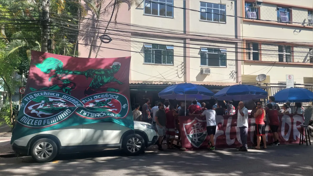 Torcida em Niterói vai à loucura com classificação do Fluminense