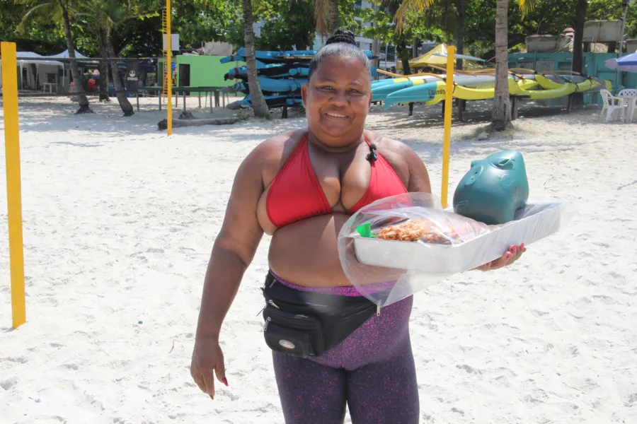 Vem verão! Chegada da estação é sinônimo de Laurinha do Camarão