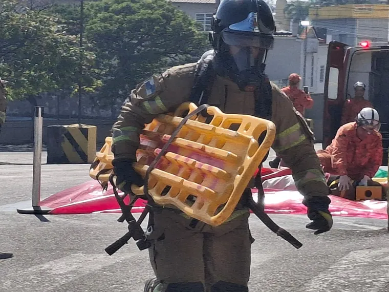Bombeiros realizam simulações e atividades educativas em comemoração aos 135 anos de São Gonçalo