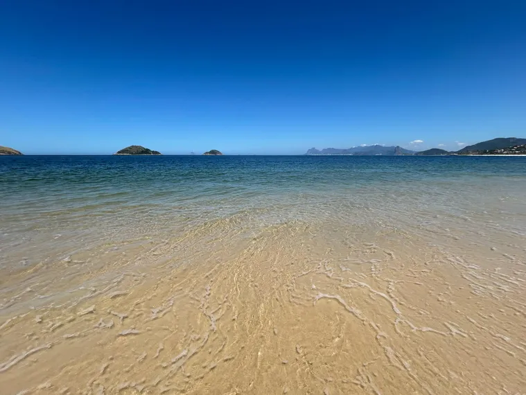 Caribe niteroiense: fenômeno meteorológico transforma as praias da cidade em paisagens de tirar o fôlego