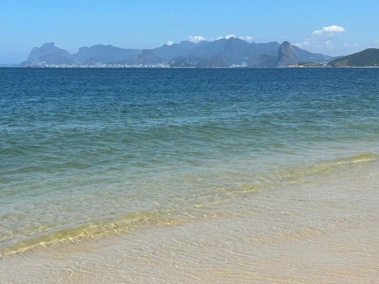 Caribe niteroiense: fenômeno meteorológico transforma as praias da cidade em paisagens de tirar o fôlego