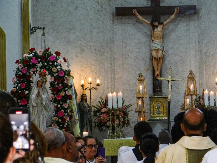 Dia de Nossa Senhora de Fátima: Fiéis manifestam gratidão em paróquia de São Gonçalo
