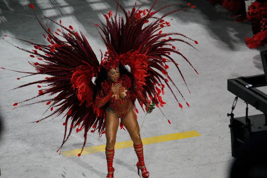 Fotos - Veja o desfile da União de Maricá na madrugada desta sábado