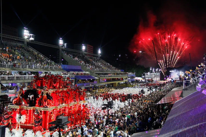 Fotos - Veja o desfile da União de Maricá na madrugada desta sábado