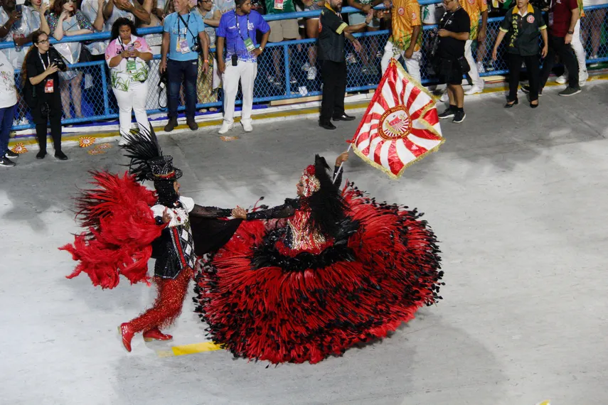 Fotos - Veja o desfile da União de Maricá na madrugada desta sábado
