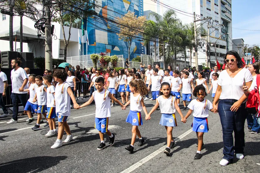 Galeria de fotos: Confira em detalhes o desfile pelos 135 anos de São Gonçalo
