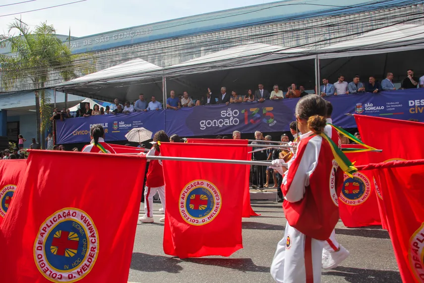 Galeria de fotos: Confira em detalhes o desfile pelos 135 anos de São Gonçalo