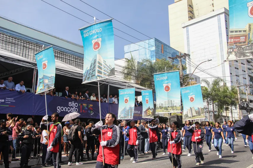 Galeria de fotos: Confira em detalhes o desfile pelos 135 anos de São Gonçalo