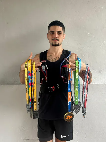 Motivação e combate à ansiedade: gonçalense "viraliza" com vídeos motivacionais de corridas pelas ruas da cidade